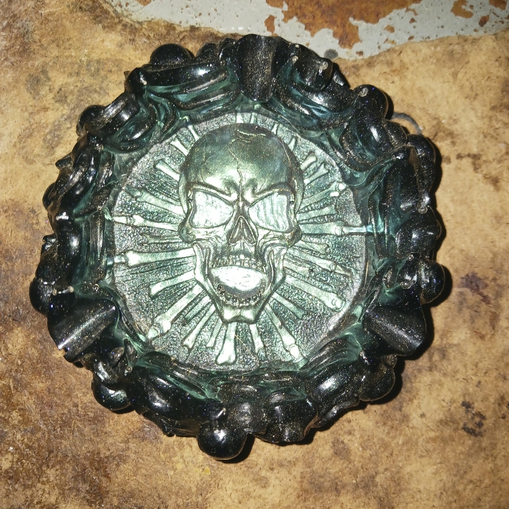 Handmade Skull N Bones Ashtray Vlack w/ Blue brushed Mica Powder highlights!